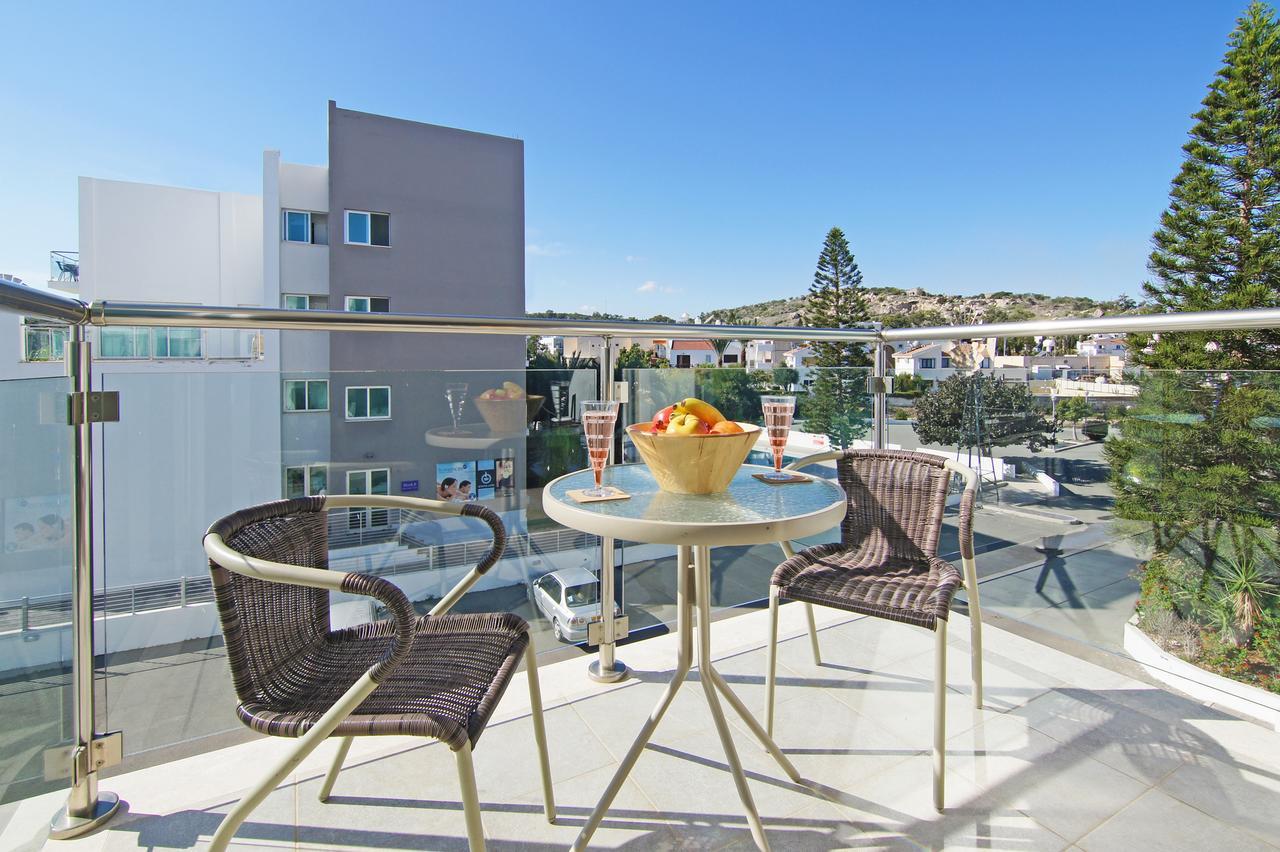 Amber - Coralli Beachfront Apartment Protaras Exterior photo